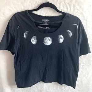 M• Juniors Cut Out Moon Crop Top